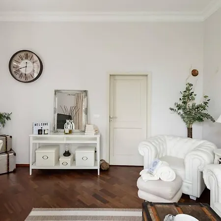 Old Town Square Apartman